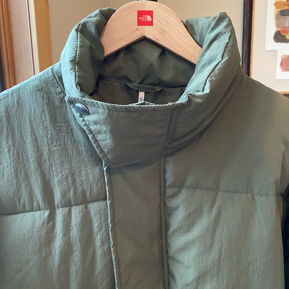 Free People like new lightly used puffer jacket 2 times size L . - Picture 4 of 12